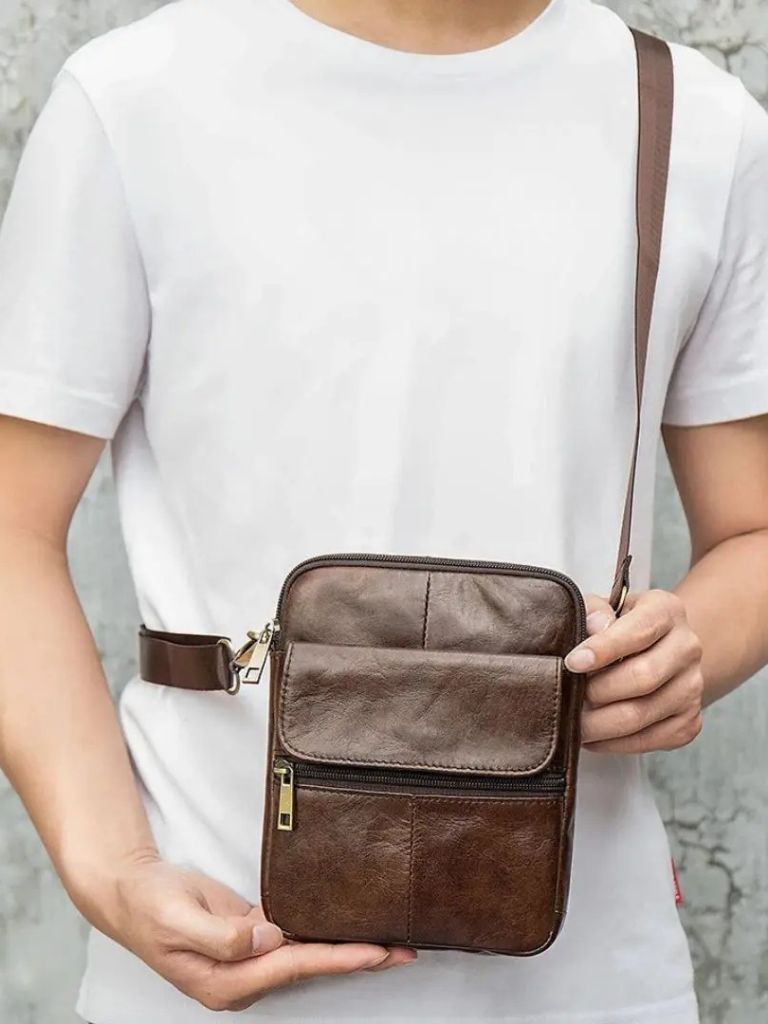 Essential Leather Shoulder Bag