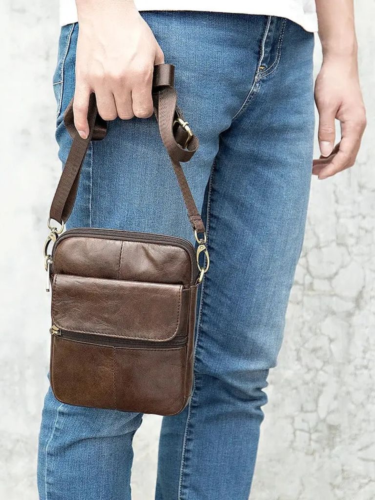 Essential Leather Shoulder Bag